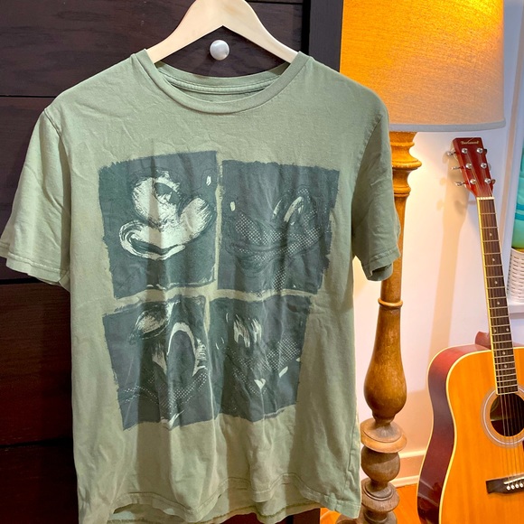 OFFICIAL DISNEY T-SHIRT - Picture 1 of 3